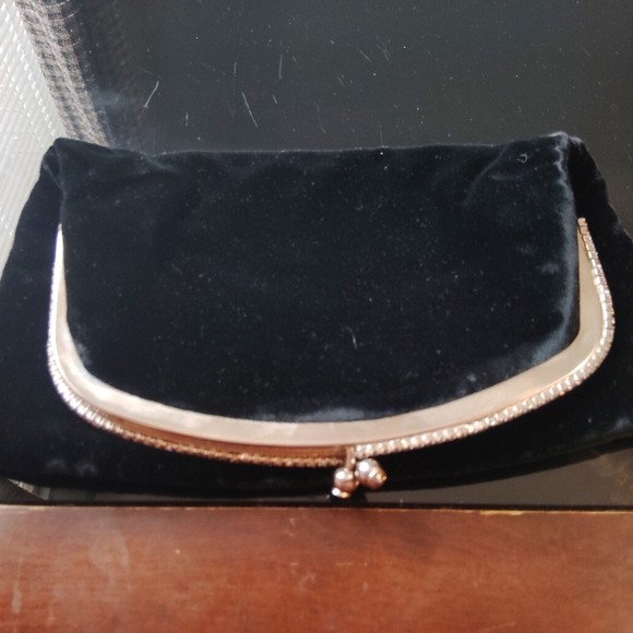 Velvet  Snap Closure Clutch Black - Picture 11 of 11